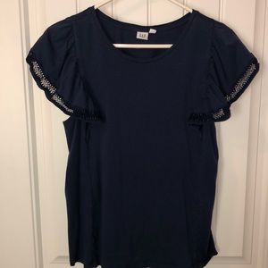 Cute GAP top with beautiful sleeves!